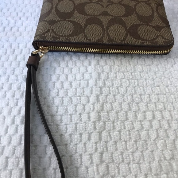 Coach wristlet - Picture 16 of 16